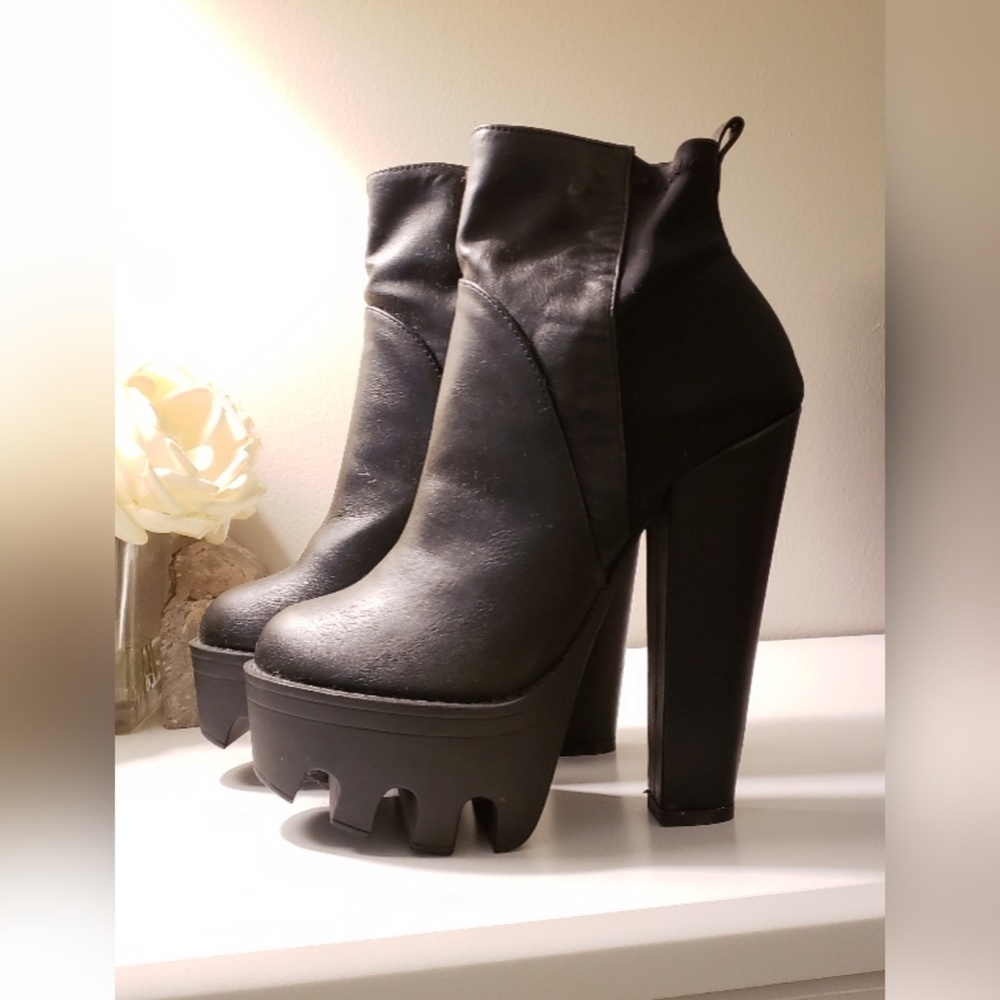 Chunky Black platform heels slip on 7